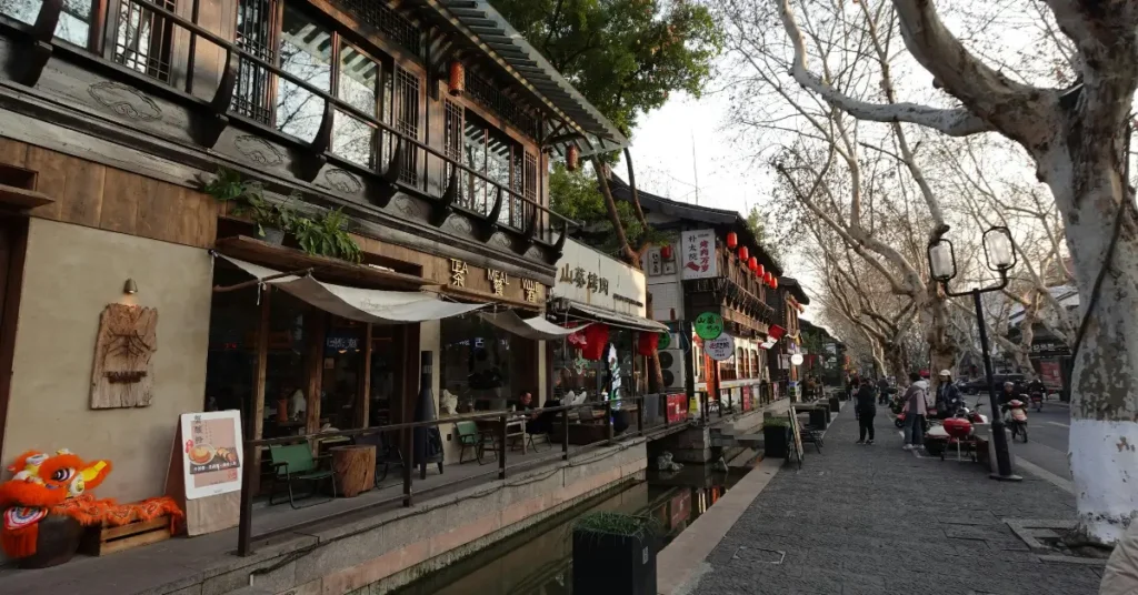 traditional-hangzhou-street